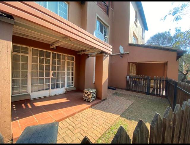 3 BEDROOM APARTMENT FOR SALE IN CASTLEVIEW